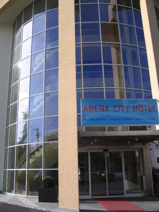 Haupteingang FourSide Hotel Salzburg, Trademark Collection by Wyndham