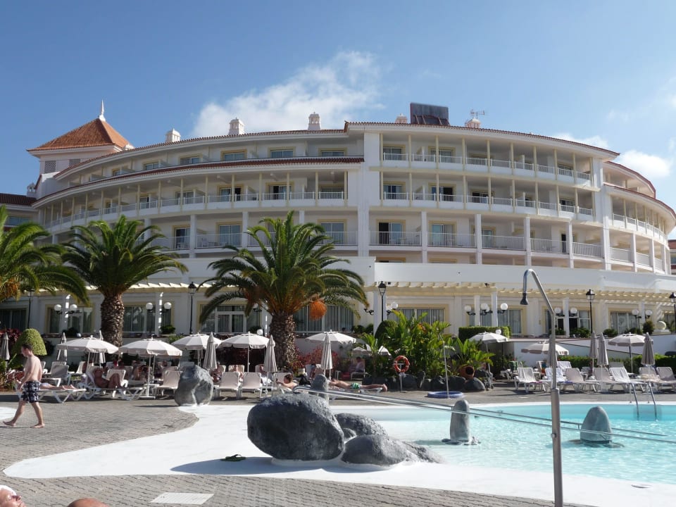 Blick vom Garten auf das Hotel Hotel Riu Arecas - Adults only