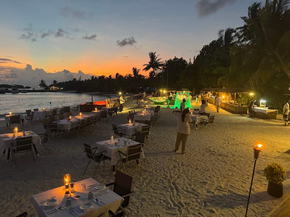 Strand Sheraton Maldives Full Moon Resort & Spa