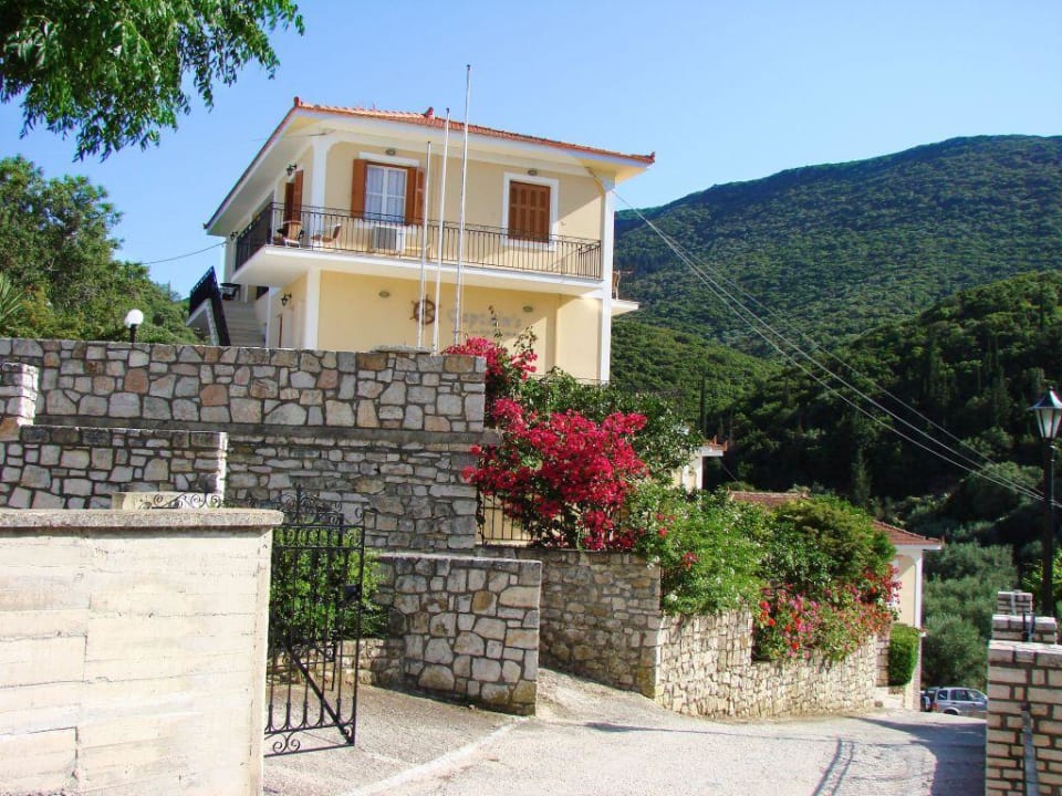 Captains Apartments in Kioni Captain's Apartments