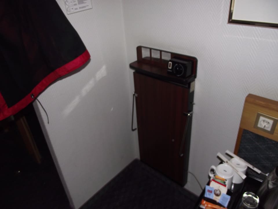 Bügelbrett Leonardo Hotel Düsseldorf Airport - Ratingen