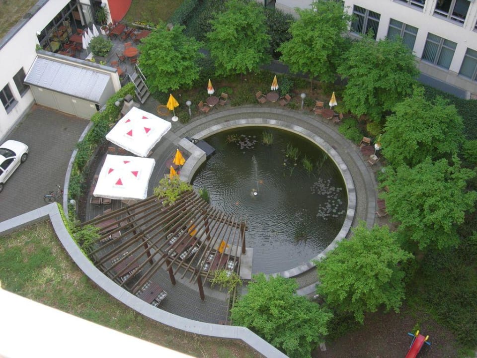 Blick vom Zimmer in den Innenhof Vienna House Easy by Wyndham Leipzig