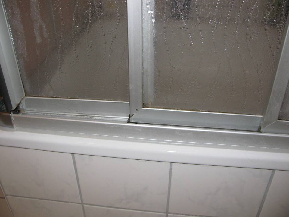 Bad - Duschkabine - Rechts - Aussen Fewo 2.5 Haus Arkonablick