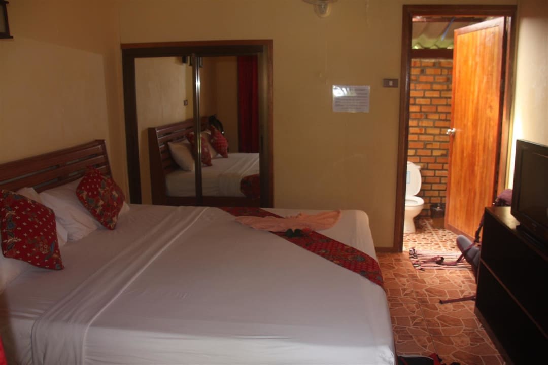 Bungalow innen Hotel Lanta Pearl Beach Resort