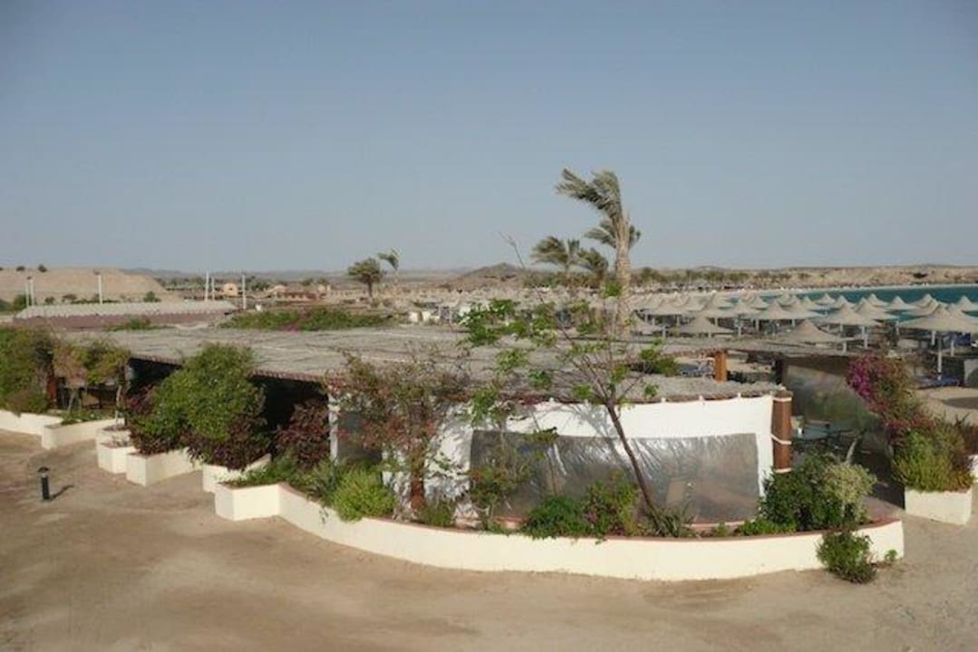 Strandrestaurant von außen Malikia Resort Abu Dabbab