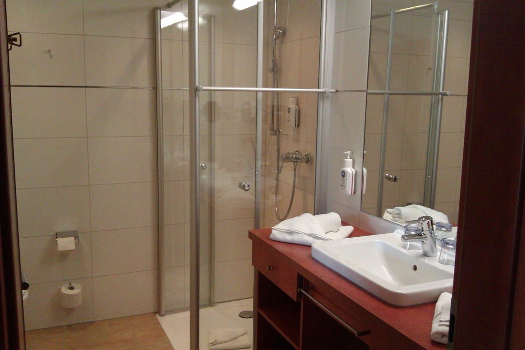 Badezimmer im neuen Gebäude Nautic Usedom Hotel & Spa by SEETELHOTELS