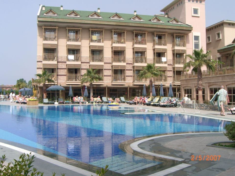 Pool mit Oberterrasse Can Garden Resort