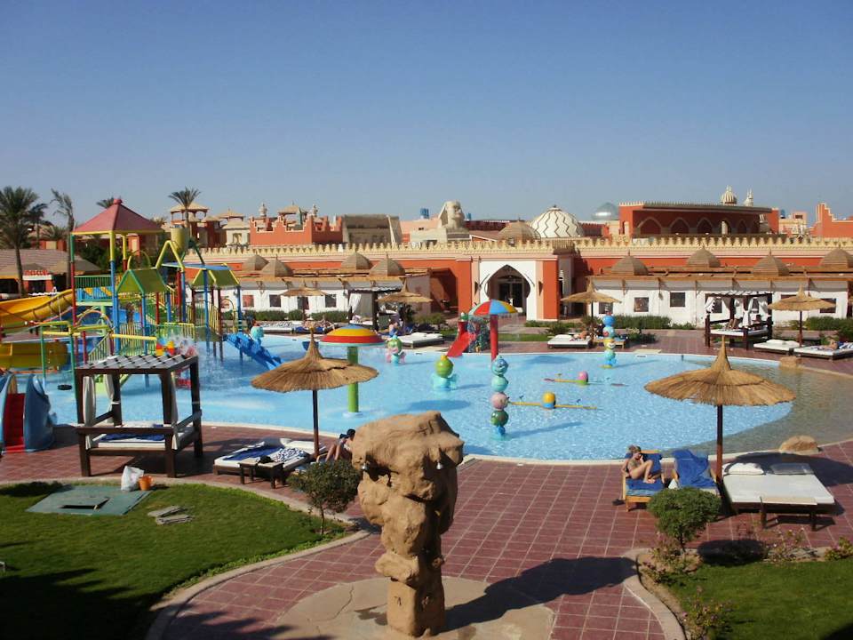 Kinderpool zum Speisesaal Pickalbatros Alf Leila Wa Leila Resort - Neverland Hurghada