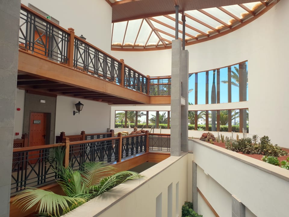 Weg zu den Zimmern Princesa Yaiza Suite Hotel Resort