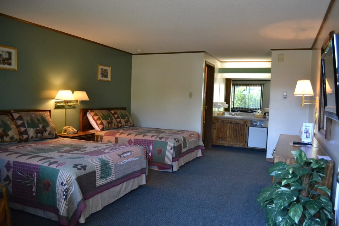 Deluxe Room, two double beds  Kancamagus Lodge