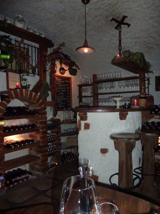 Gemütliche Weinbar Bergergut - Das Genießerhotel für Paare