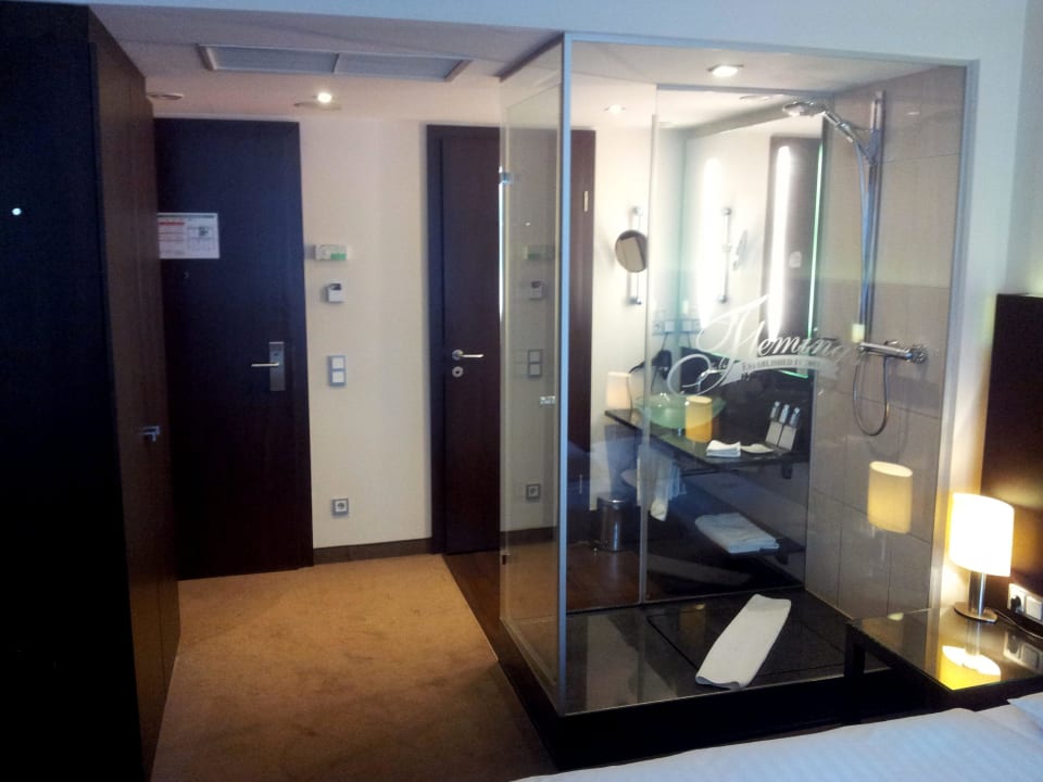 Die gemeinte "Glasdusche" Flemings Hotel Wien-Stadthalle