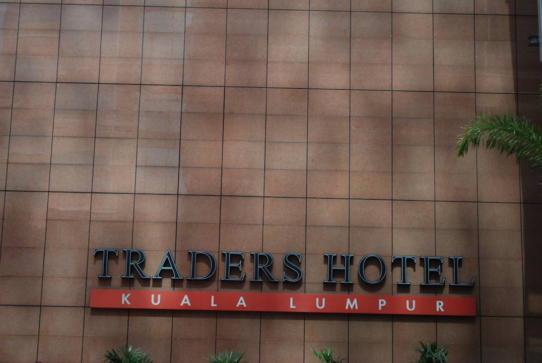 Eingang Hotel Traders Kuala Lumpur