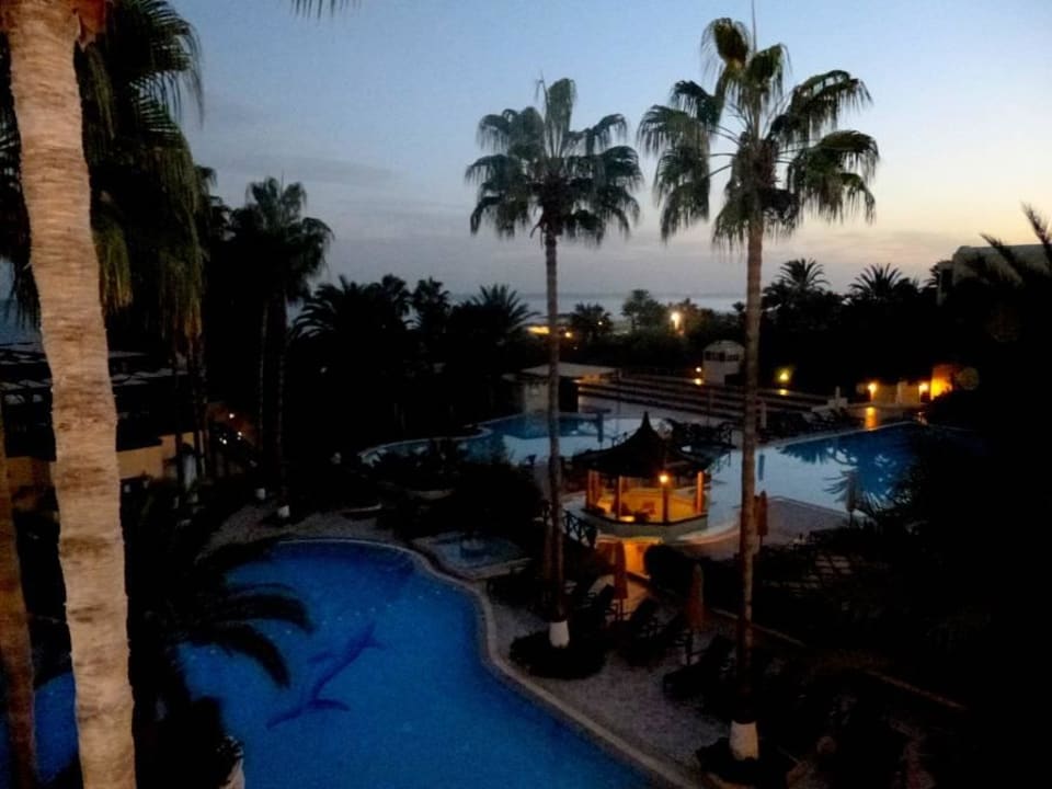 Blick auf die Poolanlage Hotel Paradis Palace