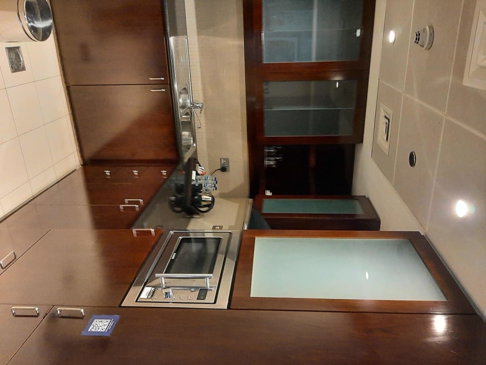 Zimmer Rose Rayhaan by Rotana