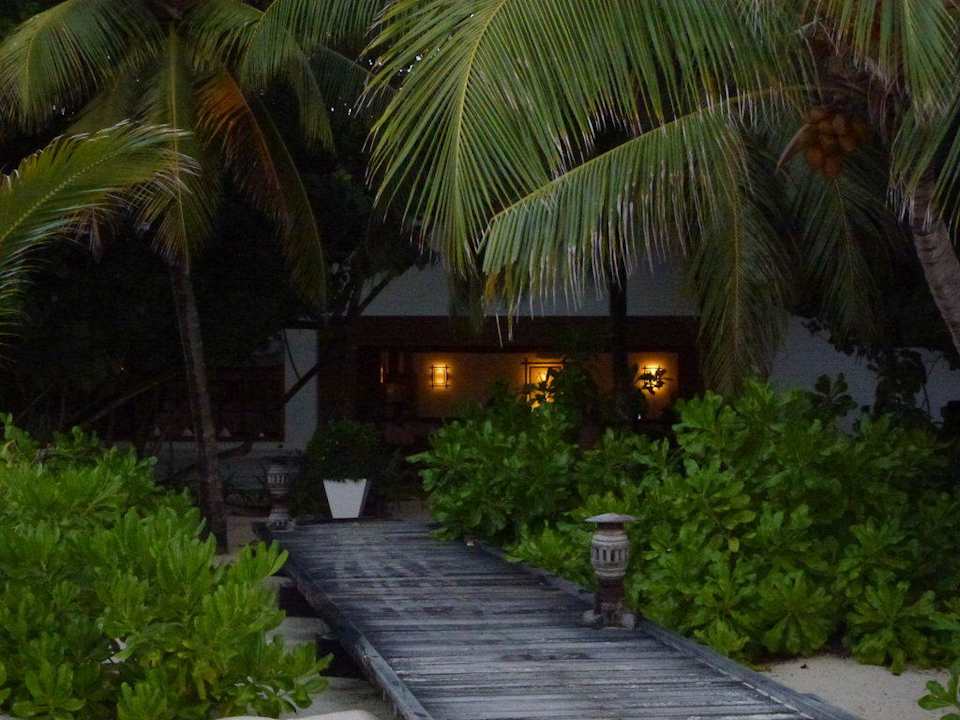 Steg zur Rezeption NH Collection Maldives Reethi Resort