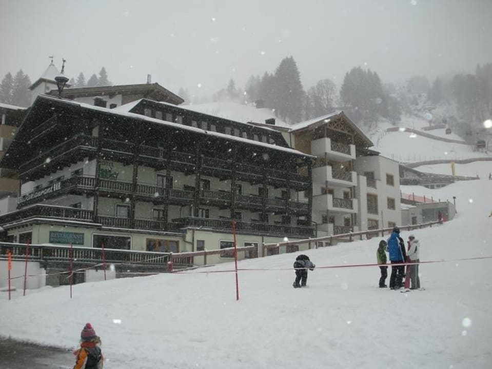 Altbau und ein Teil vom Neubau The Alpine Palace