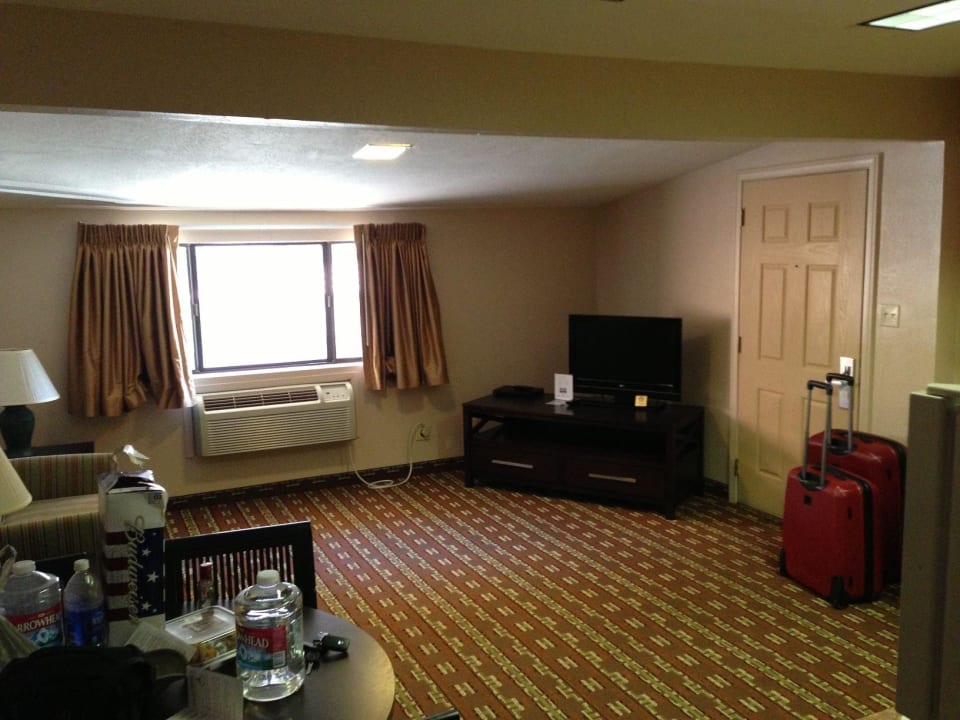 Wohnzimmer mit Couch und TV Goulding's Lodge