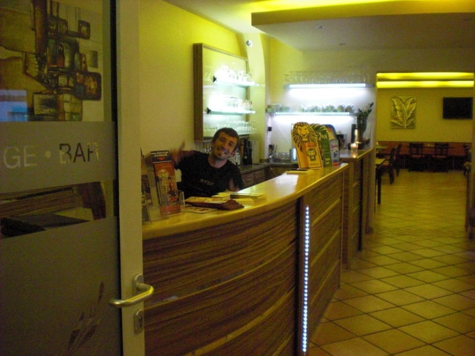 Rezeption mit freudlichem Empfang St.Joseph Hotel Hamburg St.Pauli Kiez Reeperbahn