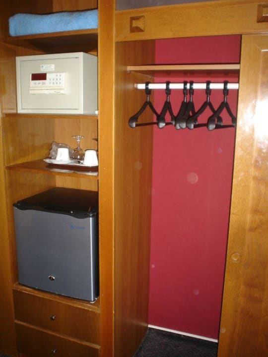 Szafa w korytarzu Constantinos The Great Beach Hotel