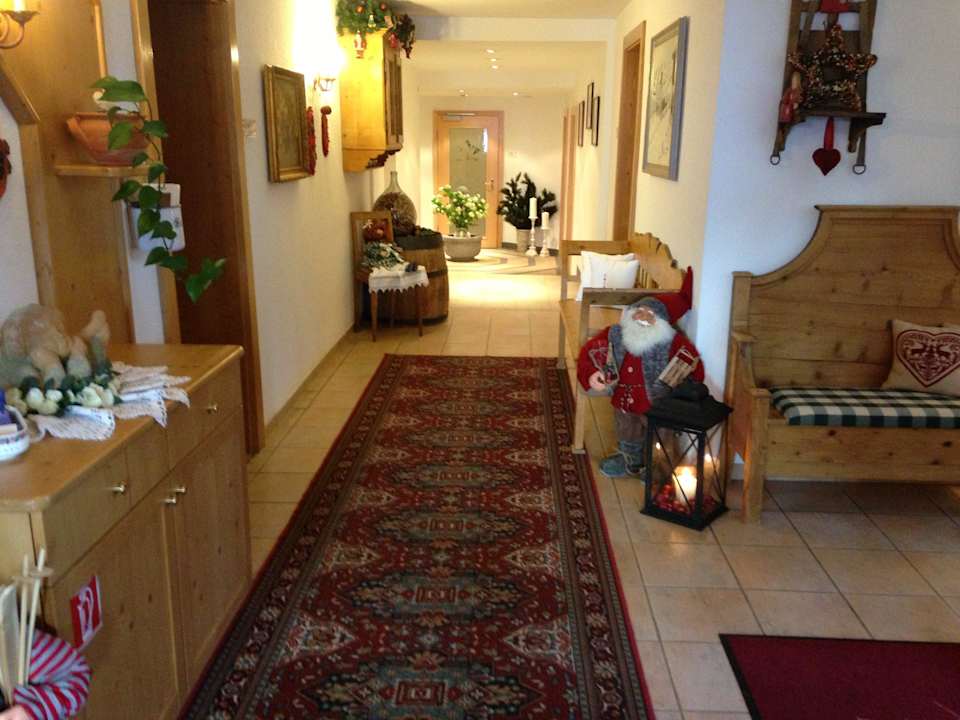 Zugang zum Wellness- Bereich und Weinkeller Das Bürstegg