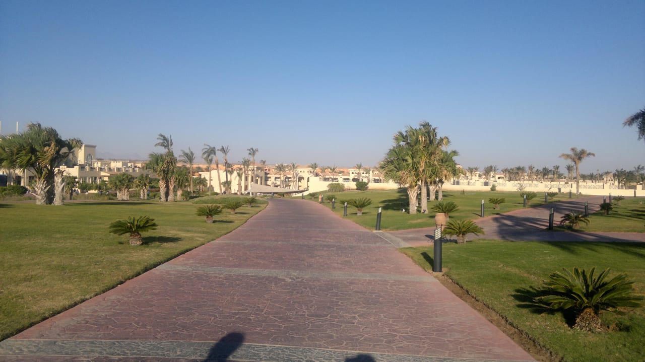 Der Gang zum Frühstück Cleopatra Luxury Resort Makadi Bay