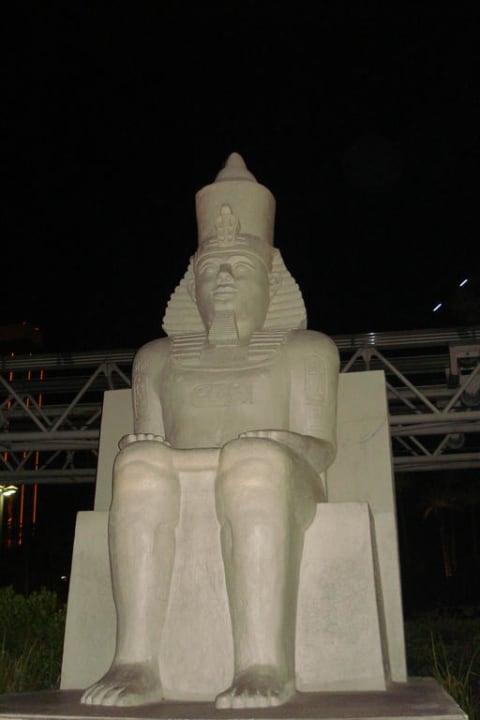 Statue Hotel Luxor