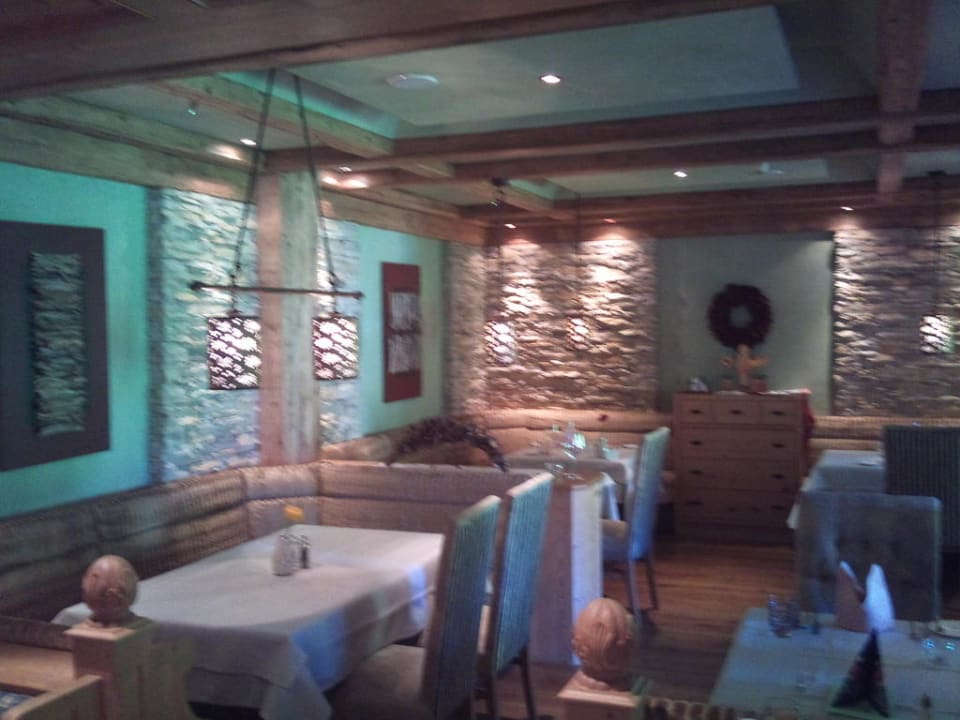 Sehr gemütlicher Speisesaal Hotel Alpin Spa Tuxerhof