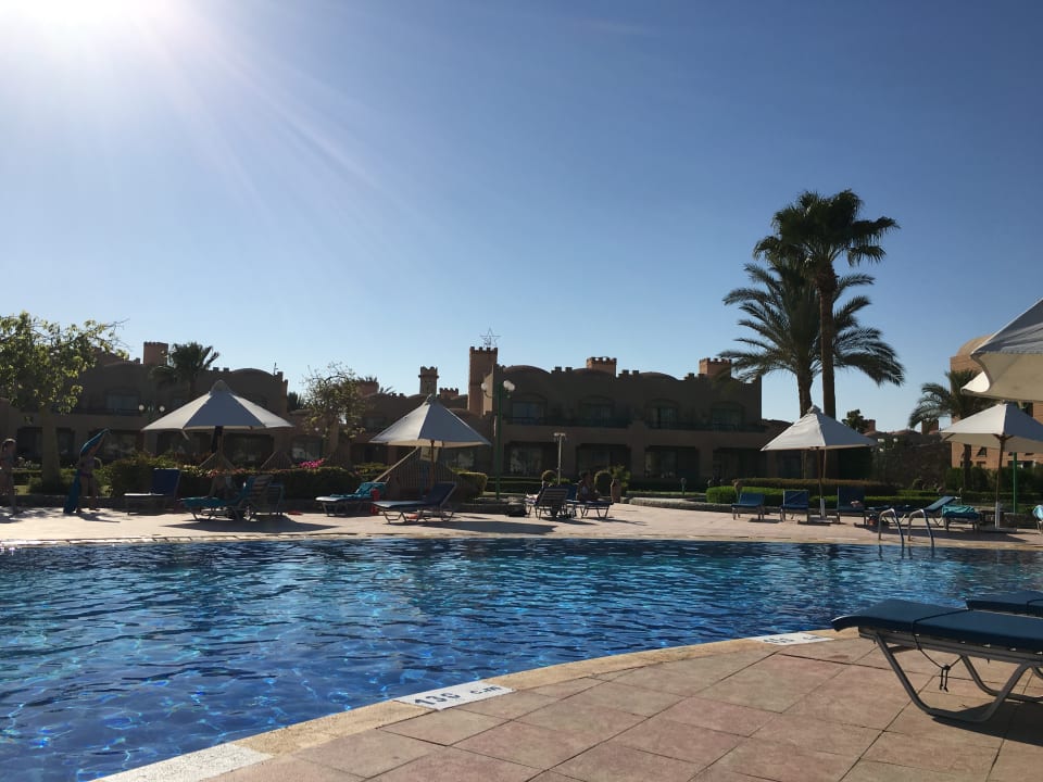 Pool Akassia Swiss Resort