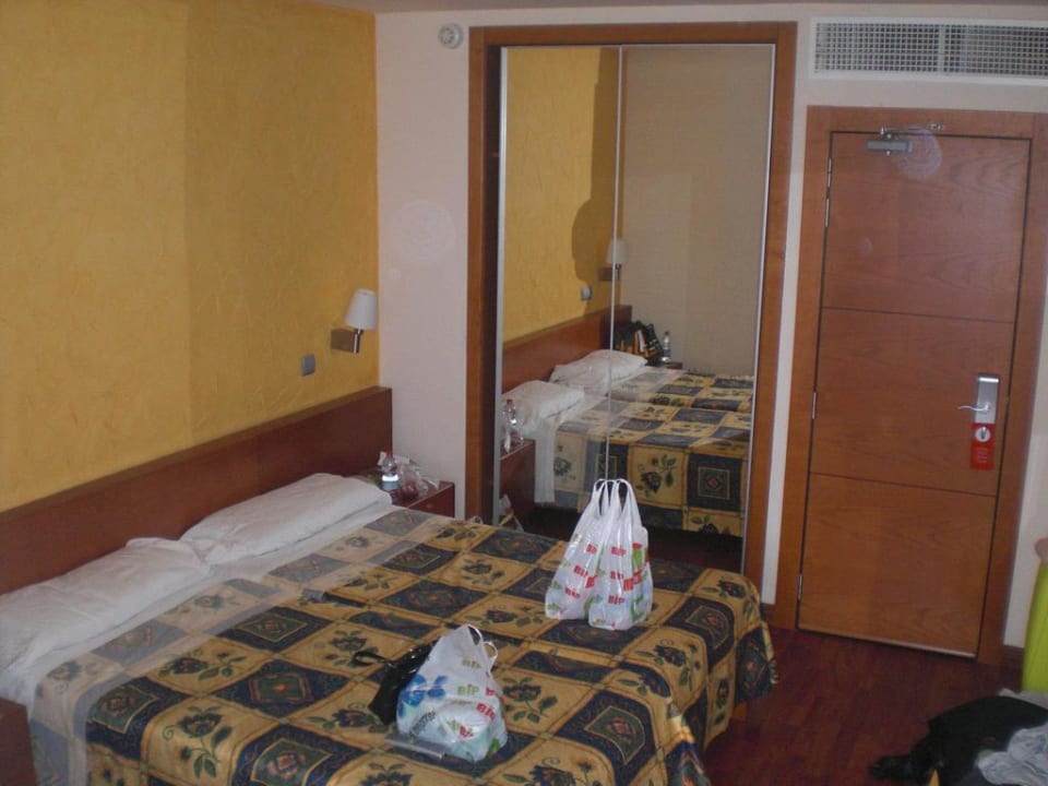 Bett MLL Blue Bay Hotel