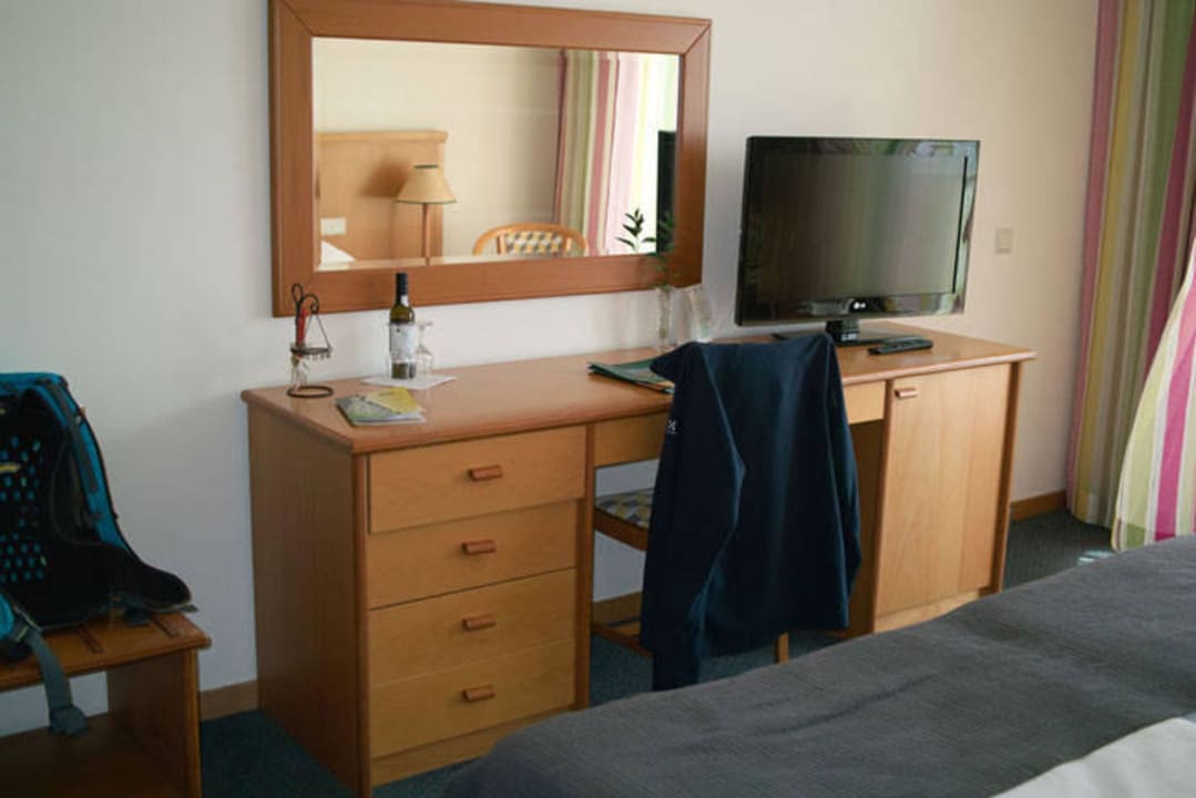 Ablage mit Minibar Hotel Madeira Panoramico
