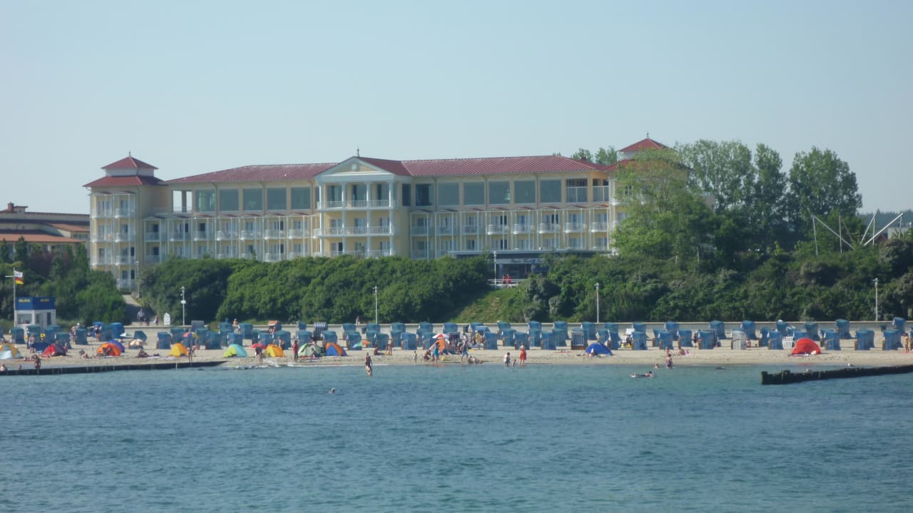 Das Hotel vom Schiff aus gesehen Morada Strandhotel Ostseebad Kühlungsborn