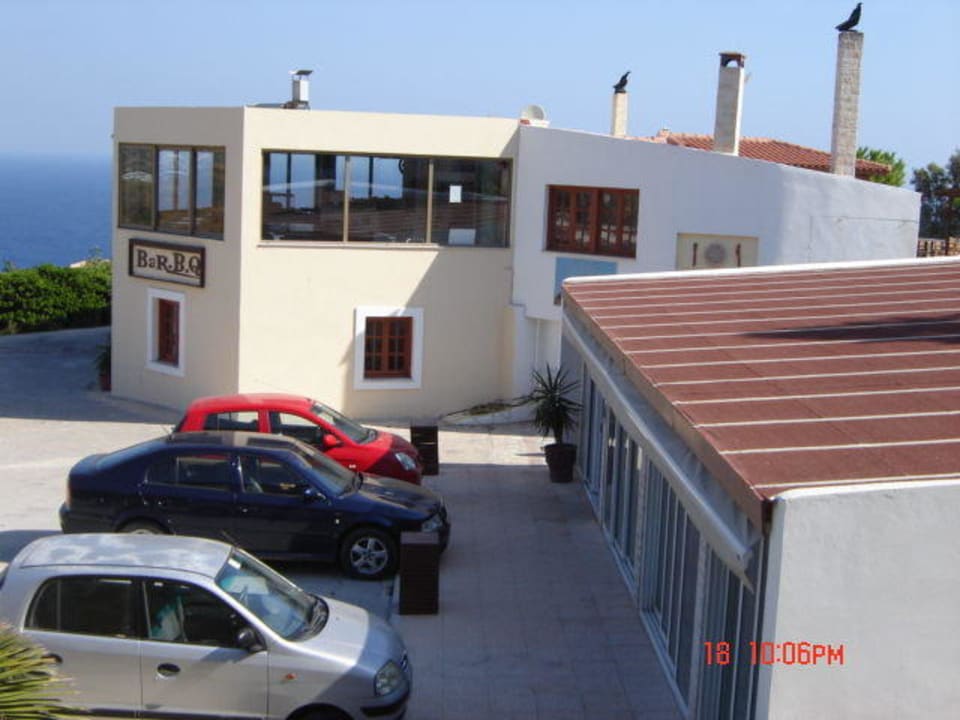 Widok na bar i sklep Spiros & Soula Apartments