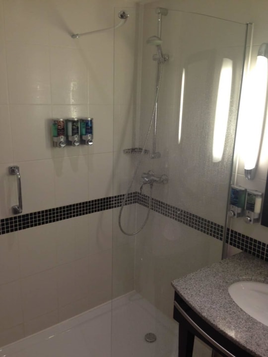 Saubere Duschkabine Hampton by Hilton Berlin City West