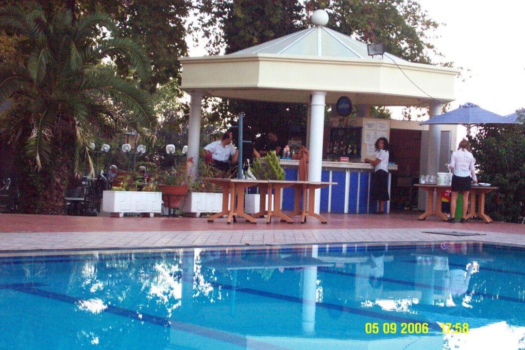 Poolbar Olympian Bay Grand Resort