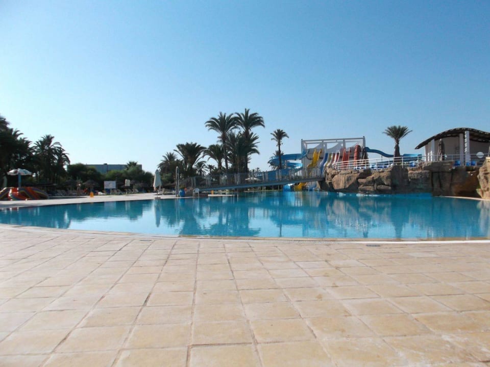Rutschenpool mit Snackbar Calimera One Resort Jockey