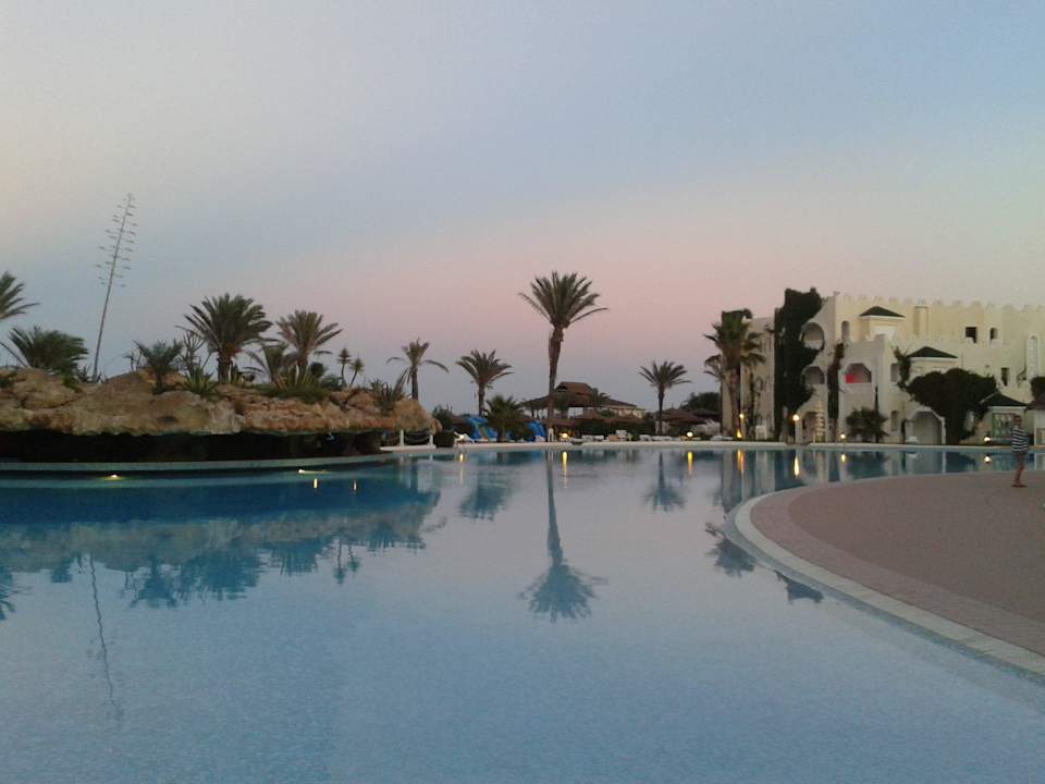 Vor dem Sonnenaufgang noch Menschenleer. Mahdia Beach & Aquapark