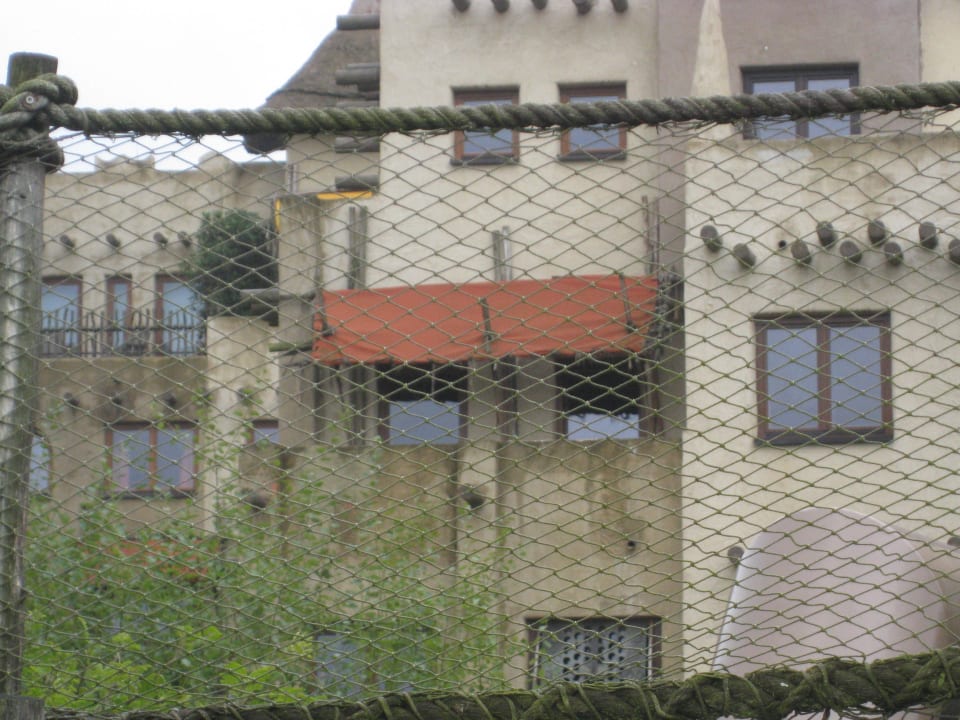 Blick von der Brücke auf das Hotel Hotel Matamba - Phantasialand Erlebnishotel