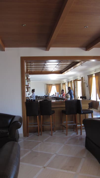 Bei der Rezeption Mitsis Selection Rinela