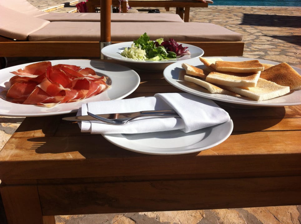Spuntino pomeridiano in piscina Falkensteiner Hotel Adriana