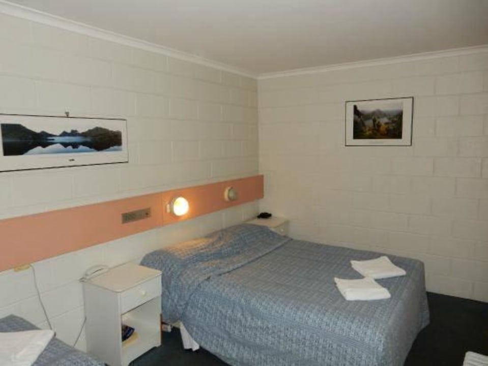 Bett Motel Martin Cash