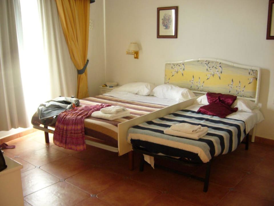 Metallbetten im Doppelzimmer Hotel Vigilia Park