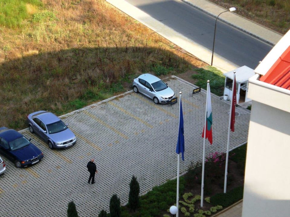 Parkplatz hinter dem Hotel Sol Luna Bay