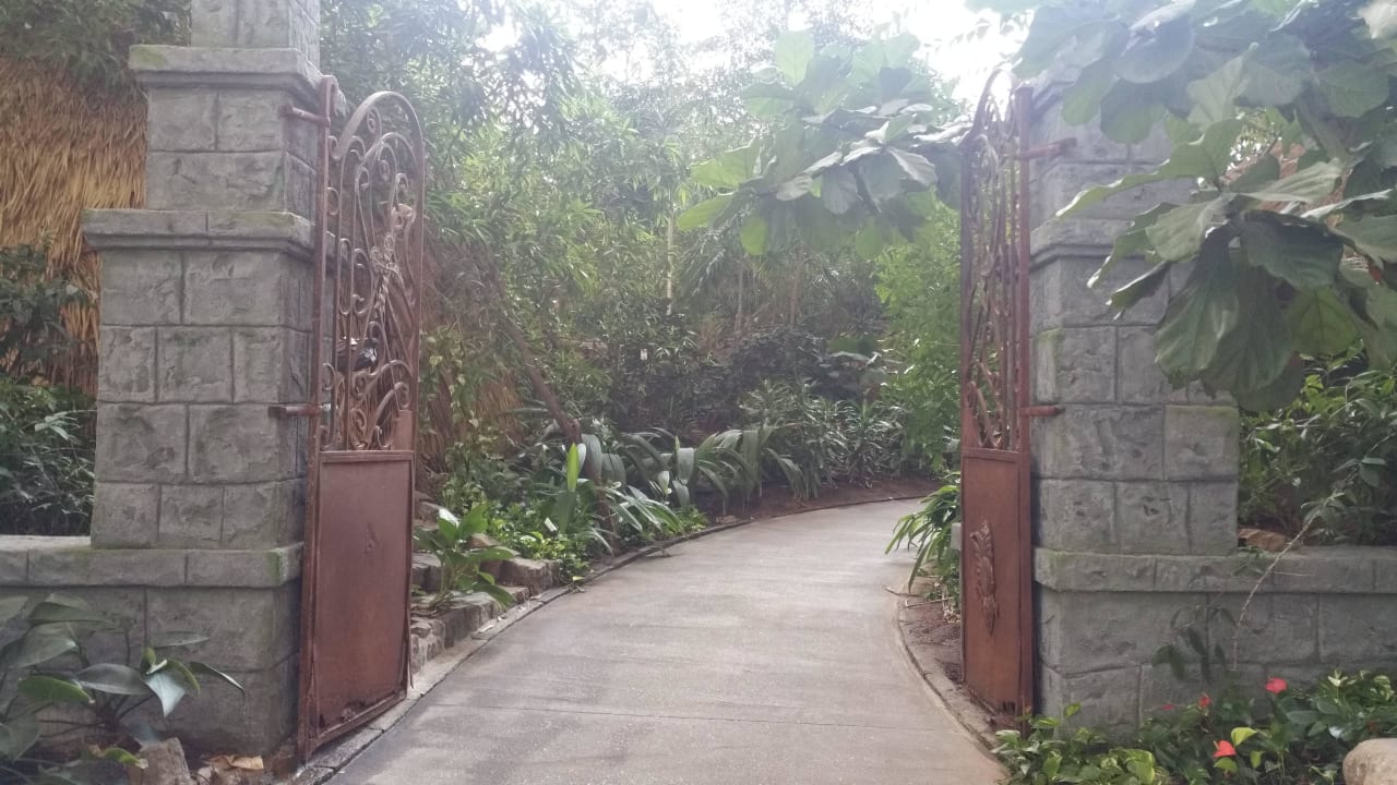 Tor zum Regenwald Tropical Islands Resort