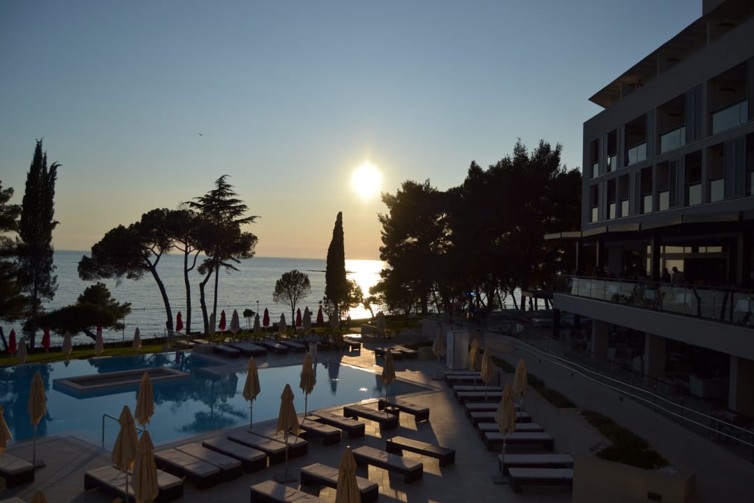 Pool am Abend Hotel Parentium Plava Laguna