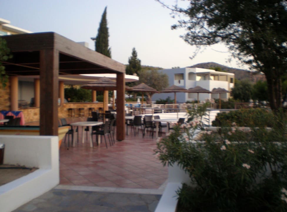 Poolbar am Morgen alltoura Club Hotel Porto Angeli Beach Resort