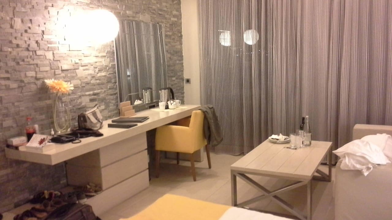 Tolle Steinwand SENTIDO Port Royal Villas & Spa