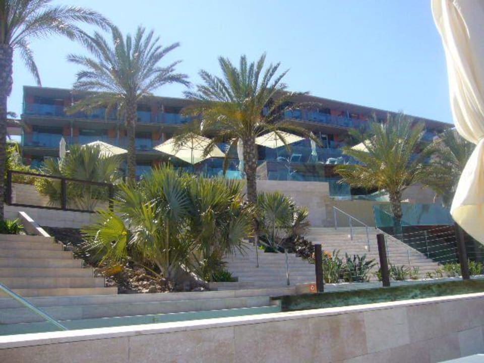 Treppen zu div. Pools im Innenhof Salobre Hotel Resort & Serenity