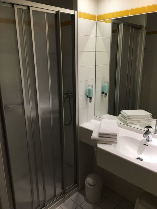 Dusche IFA Alpenrose Hotel Kleinwalsertal