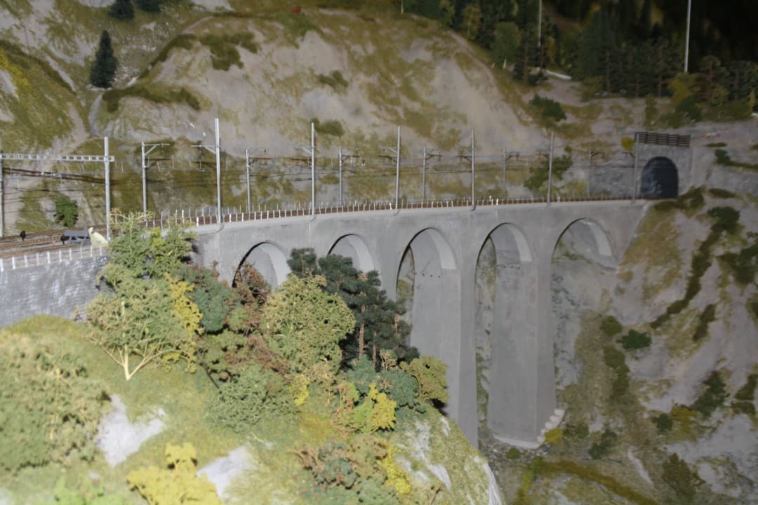 Modell Eisenbahn Anlage im Hotelkeller Hotel Good Night Inn